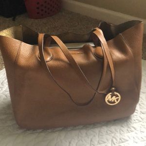 Michael Kors purse 👛